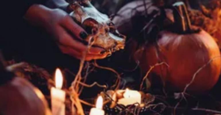 Хэллоуин 2025: как мир готовится к ночи тайн и «гаданию на будущее»